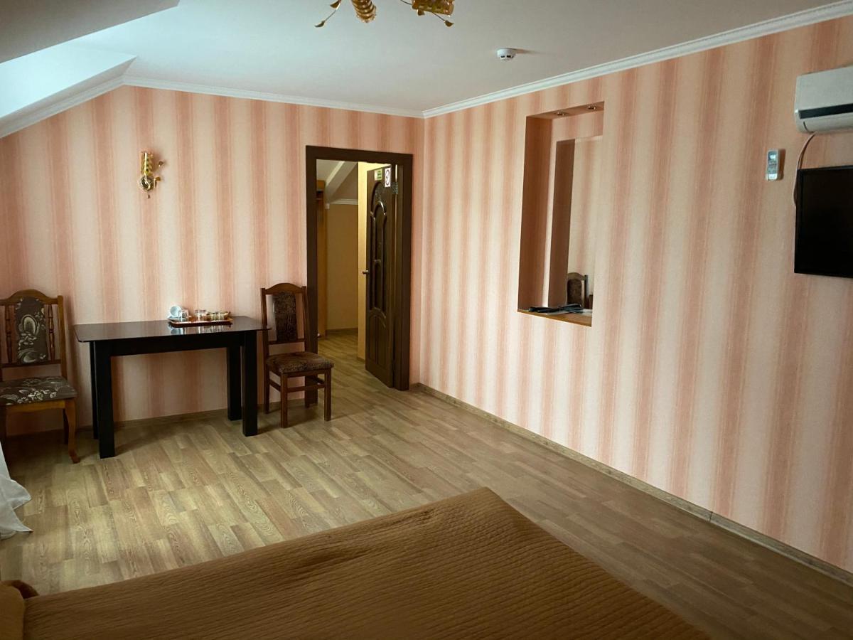 Гостинний Маєток Hotel Myla ภายนอก รูปภาพ