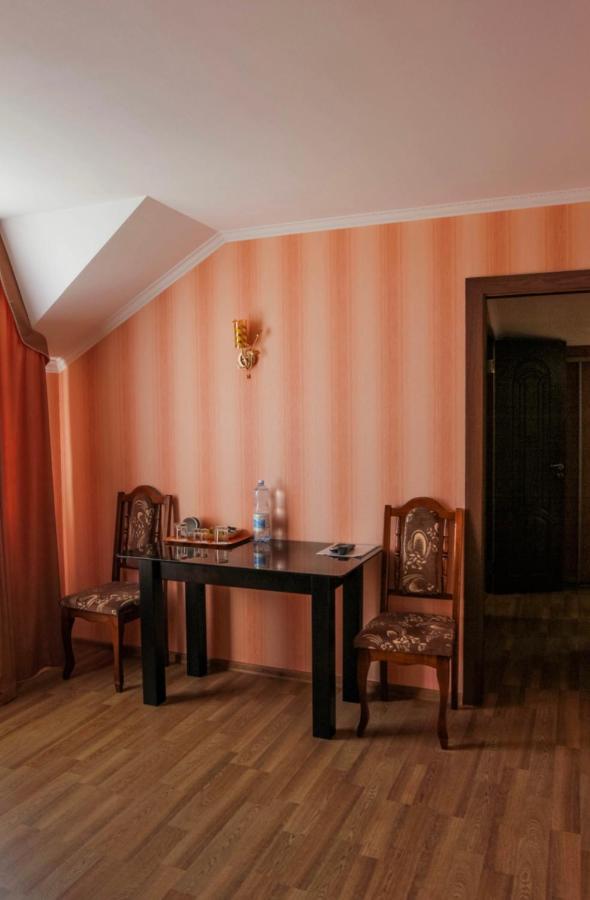 Гостинний Маєток Hotel Myla ภายนอก รูปภาพ